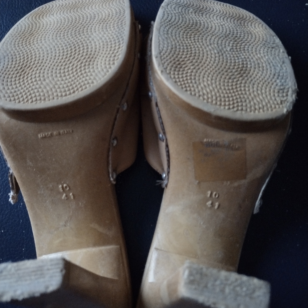 CITY SNAPPERS TAN FAUX WOOD SANDALS - Picture 5 of 8